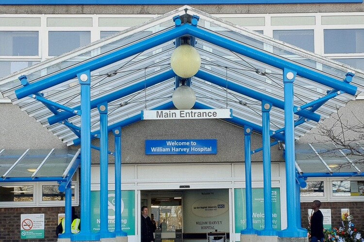 โรงพยาบาล East Kent: ความกังวลเกี่ยวกับการคลอดบุตรเมื่อทารกเสียชีวิต ความไว้วางใจจาก NHS